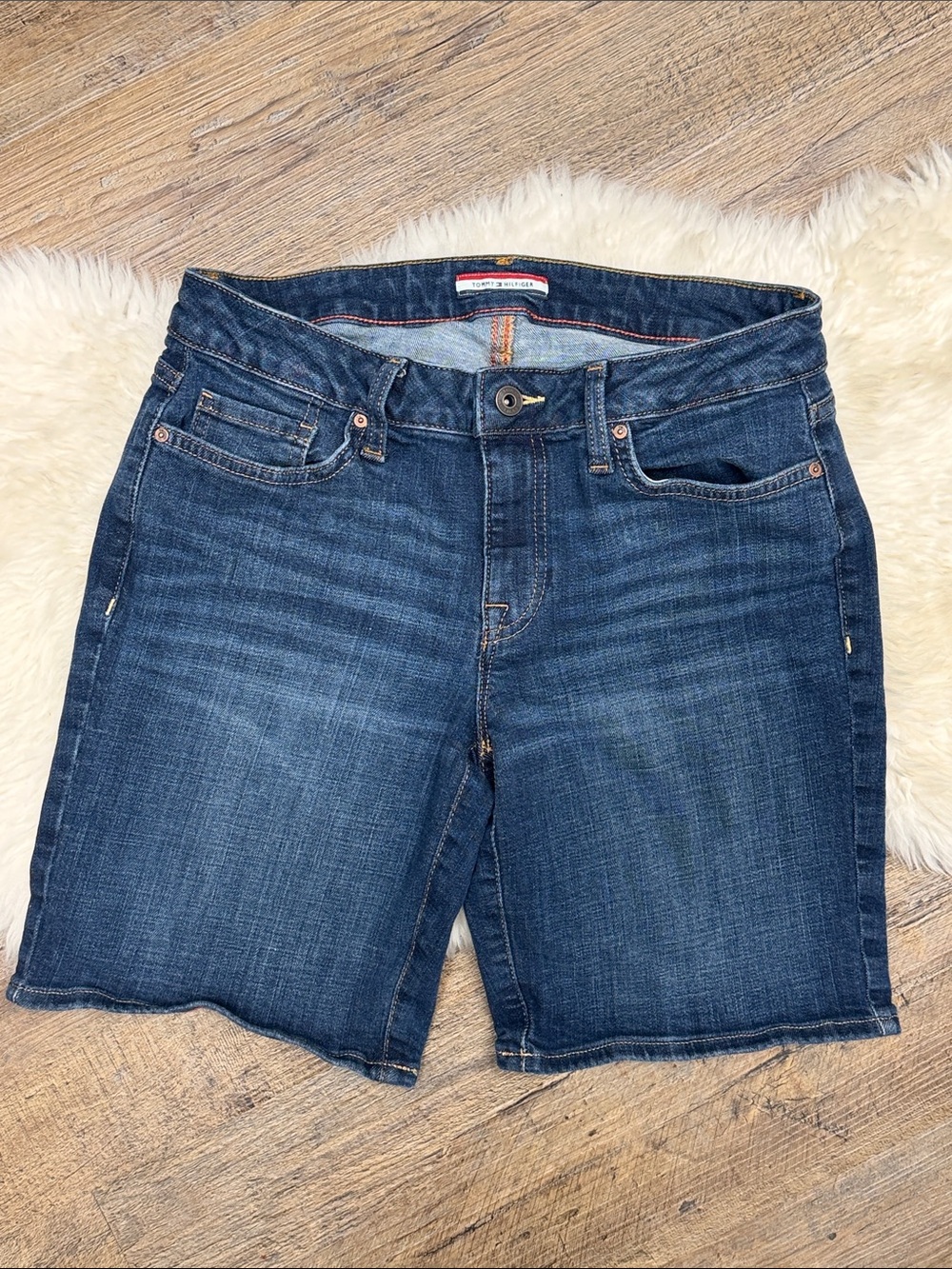 Tommy Hilfiger women’s Indigo Blue Denim Shorts size 4